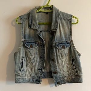 American Eagle Denim Vest- light wash